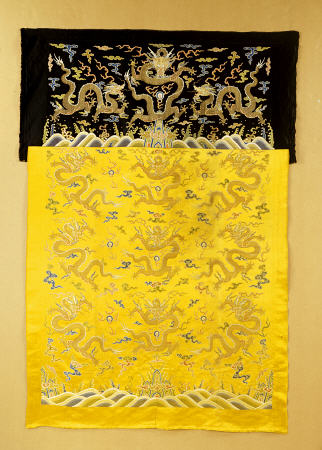 An Imperial Yellow Silk Brocade Cloth Of State, Qianlong Period (1735-1796) à 