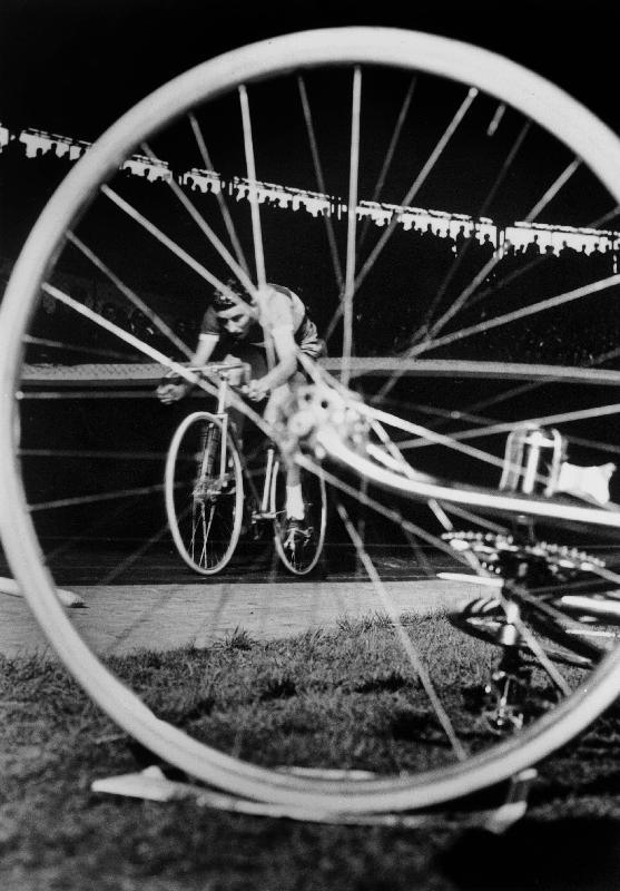 cyclist Jacques Anquetil failed in the attempt of breaking world record à 