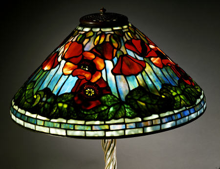 Detail From A ''Poppy'' Leaded Glass And Bronze Table Lamp By Tiffany Studios à 