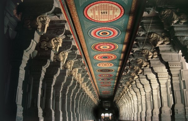 Fifteenth-century Ramanathswamy temple magnificent seventeenth-century corridors largest pillars cei à 