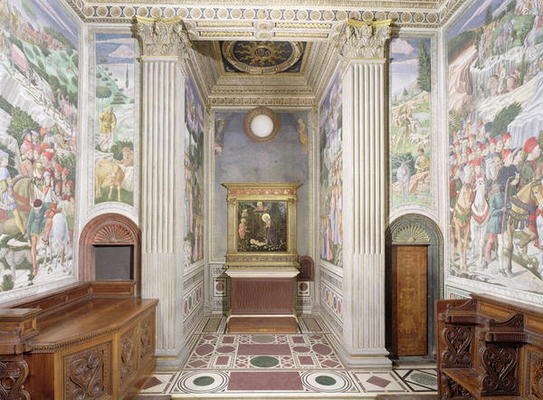 Interior of the Chapel, designed by Michelozzo Michelozzi (1396-1472), with frescos by Benozzo Gozzo à 