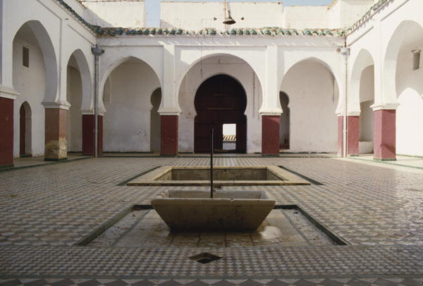 Madrasa of Sidi Bou Medine, courtyard (photo)  à 