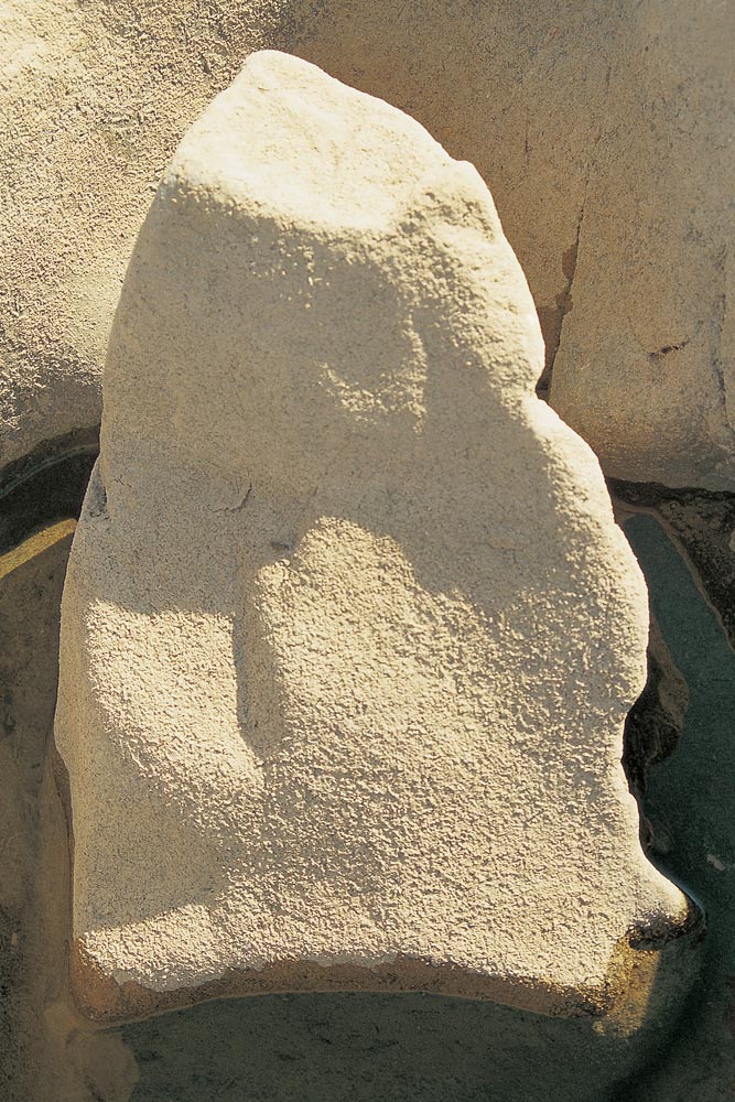 River side rock sculpture, Ghadoi (photo)  à 