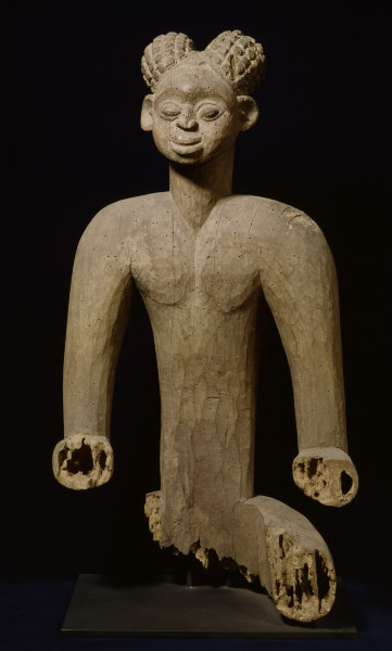 Sitzende Figur, Bekom, Kamerun / Holz à 