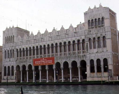 The Facade, seen from the canal (photo) à 