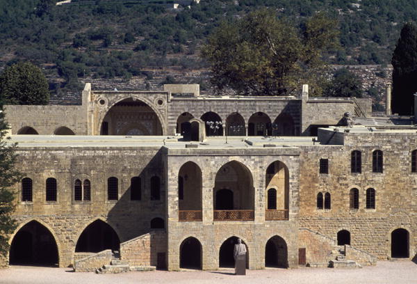 View of the palace (colour photo)  à 