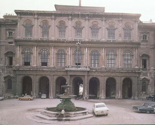 View of the courtyard designed by Gianlorenzo Bernini (1598-1680) and Carlo Maderno (1556-1629), 163 à 