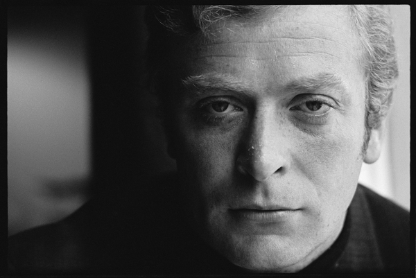 Michael Caine portrait à Orlando Suero