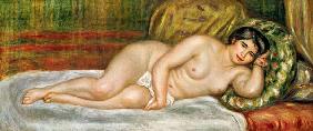 Femme nue allongée sur le lit