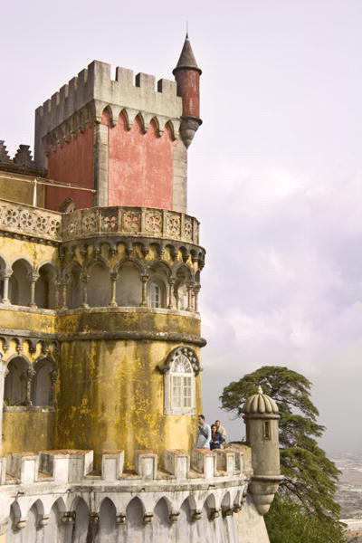 A castle tower (photo)  à École portugaise