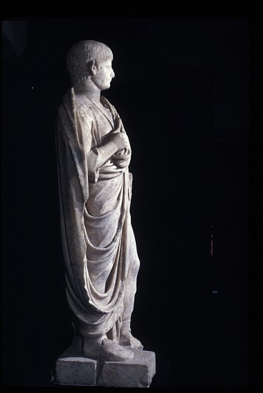 Togate statue of the young Nero à Romain