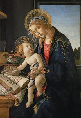Marie avec le livre