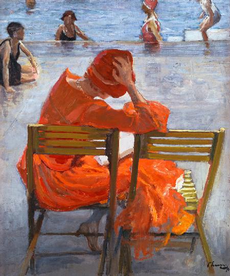  Jeune femme en robe rouge près d'une piscine