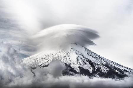 Umbrella cloud fuji