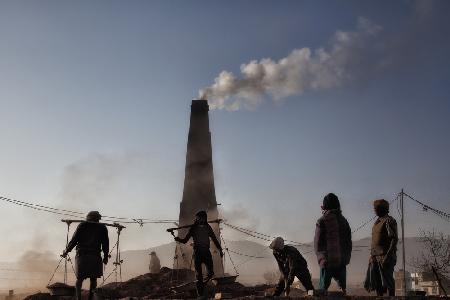 Brick factory (1): Keeping the chimney burning